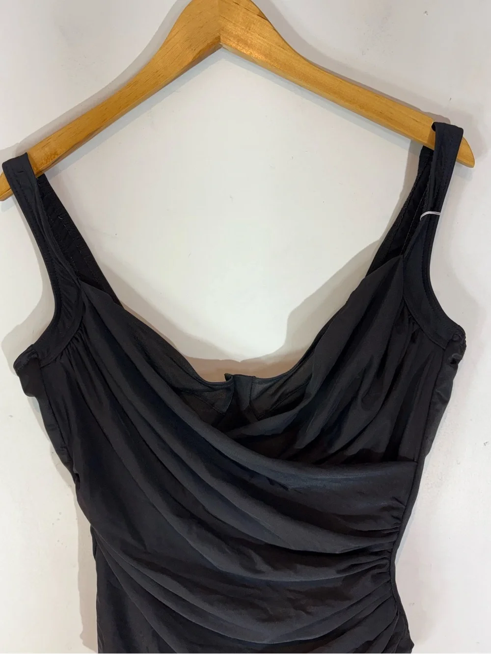 Miraclesuit Sanibel Black Underwire One-Piece Swimsuit NWT Size 14 - Picture 5 of 13